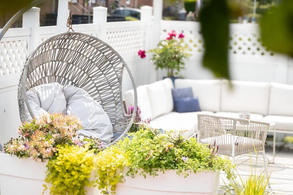 Spring, Day, Balcony/Terrace, Seating area, Garden view