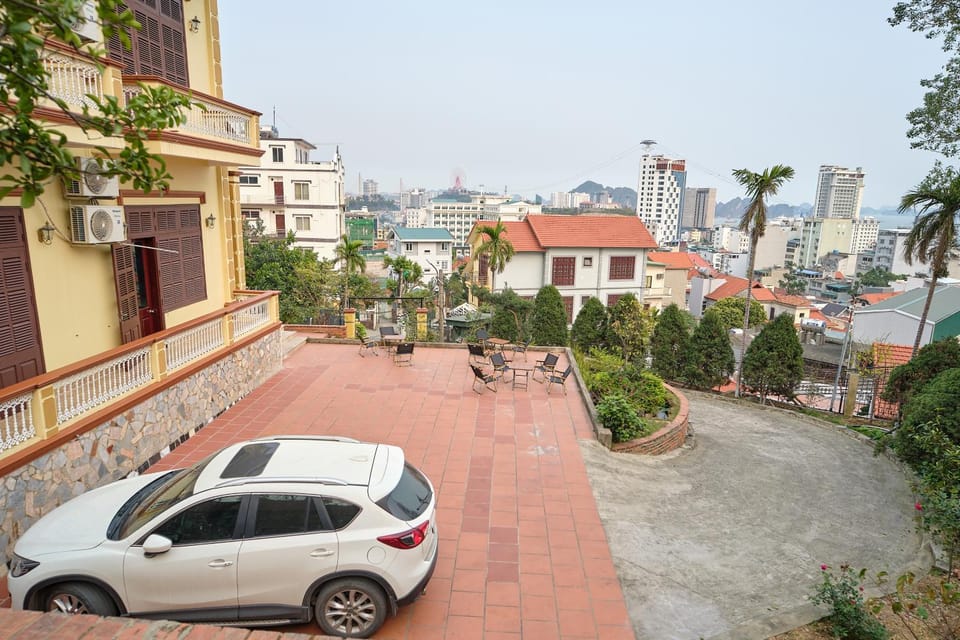 Property building, Patio, Garden, Balcony/Terrace, City view, Garden view