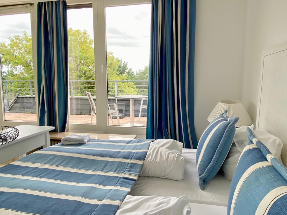 Bed, View (from property/room), Balcony/Terrace, Photo of the whole room, Bedroom, towels