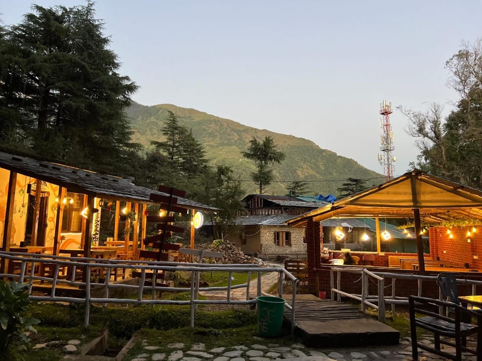 Restaurant/places to eat, Restaurant/places to eat, Natural landscape