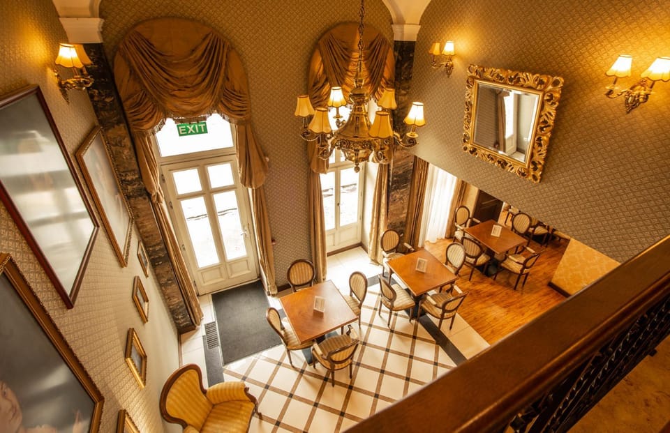 Property building, Lobby or reception, Dining area