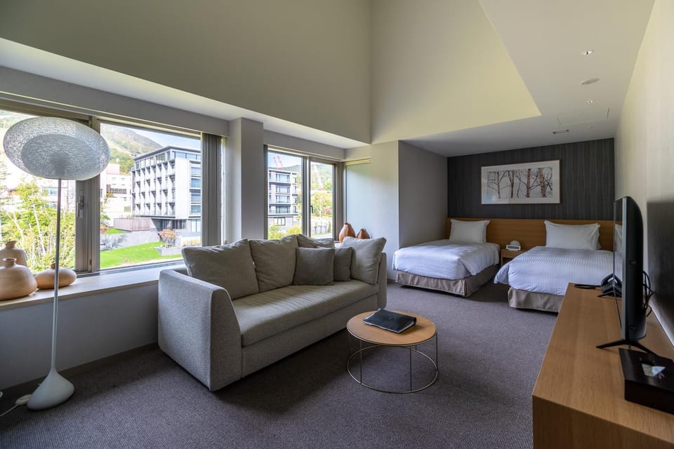 Bed, TV and multimedia, Photo of the whole room, Seating area, Bedroom