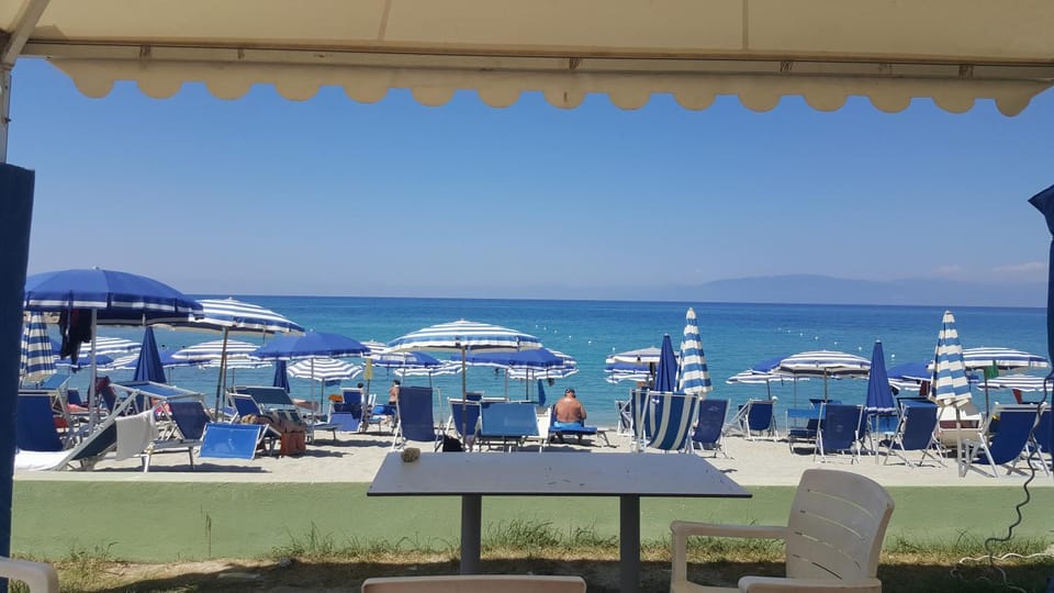 Lounge or bar, Beach