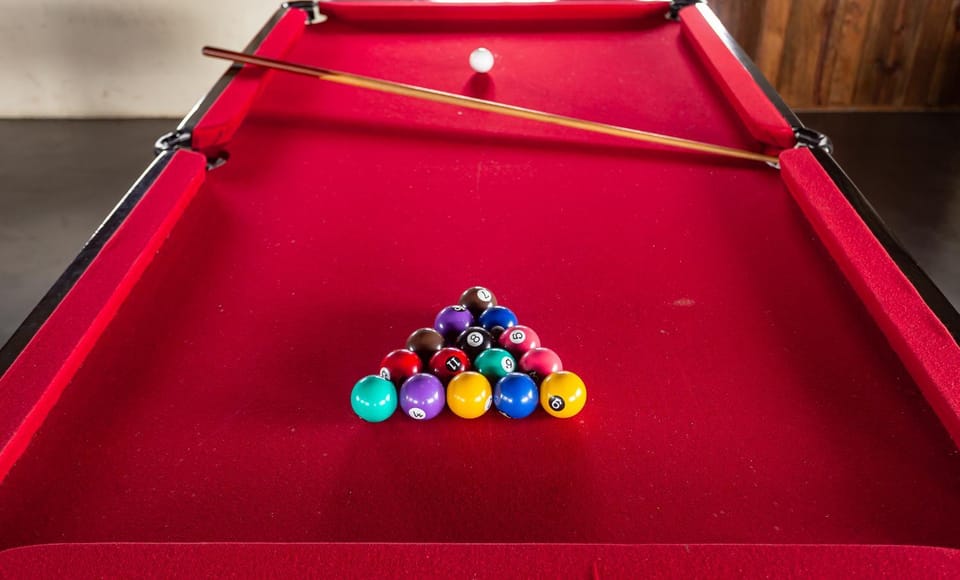 Billiard, Game Room