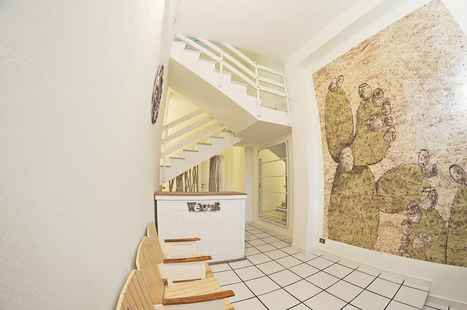 Lobby or reception, Internal: Not applicable to any particular room