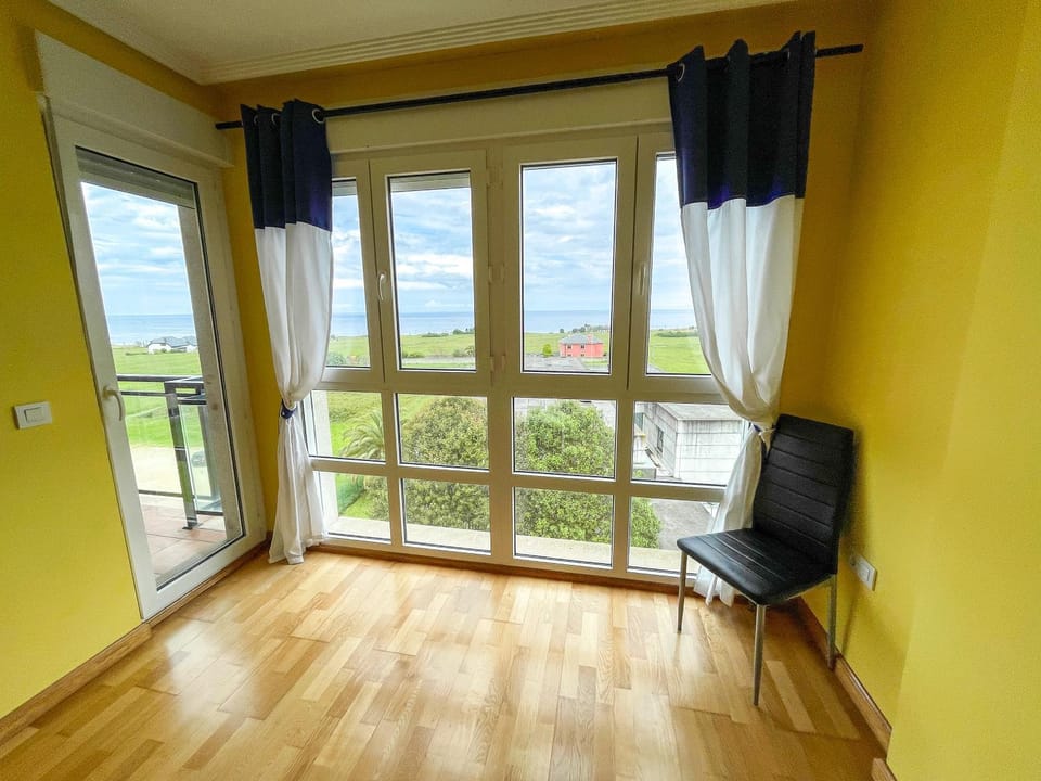 View (from property/room), Living room, Garden view