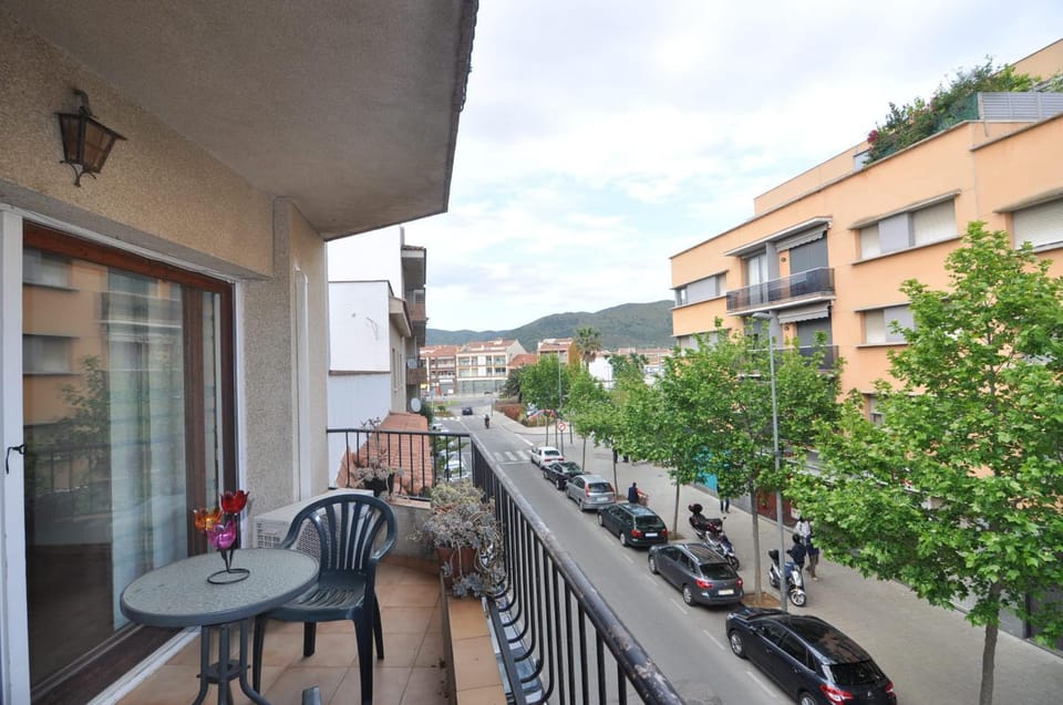 Property building, View (from property/room), Balcony/Terrace, Street view