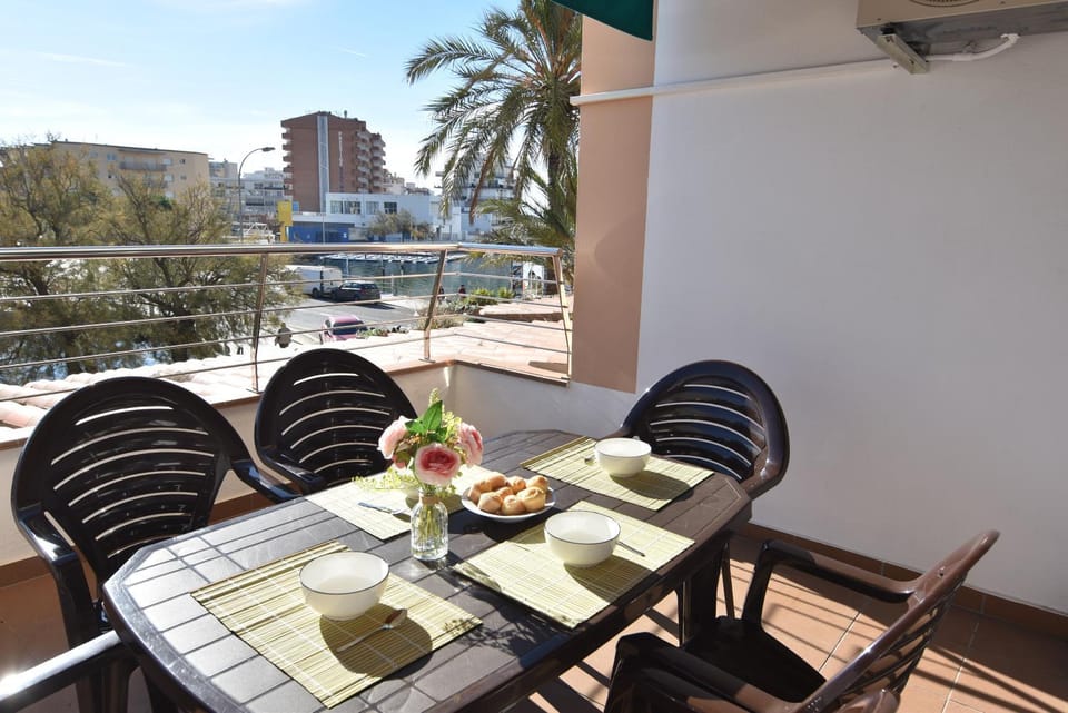 View (from property/room), Balcony/Terrace, Dining area