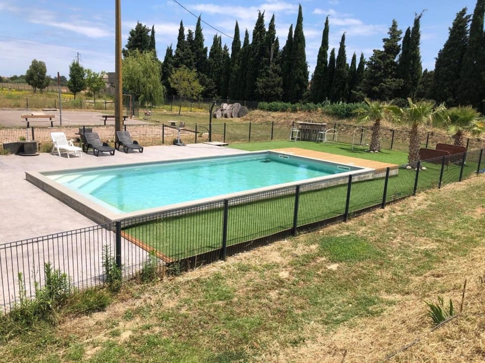 Swimming pool, Swimming pool
