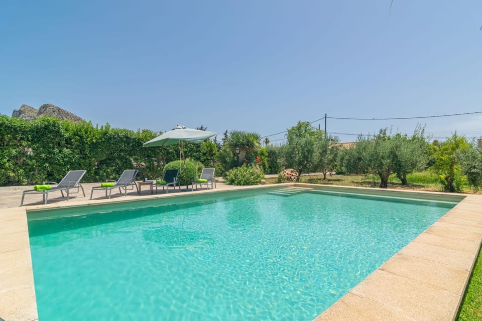 Mountain view, Swimming pool, sunbed