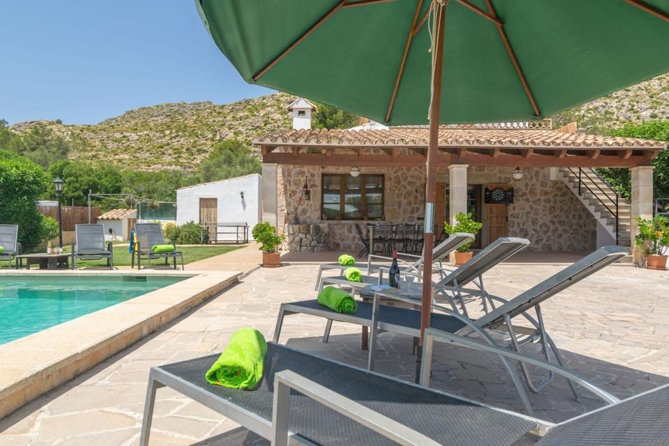Property building, Natural landscape, sunbed