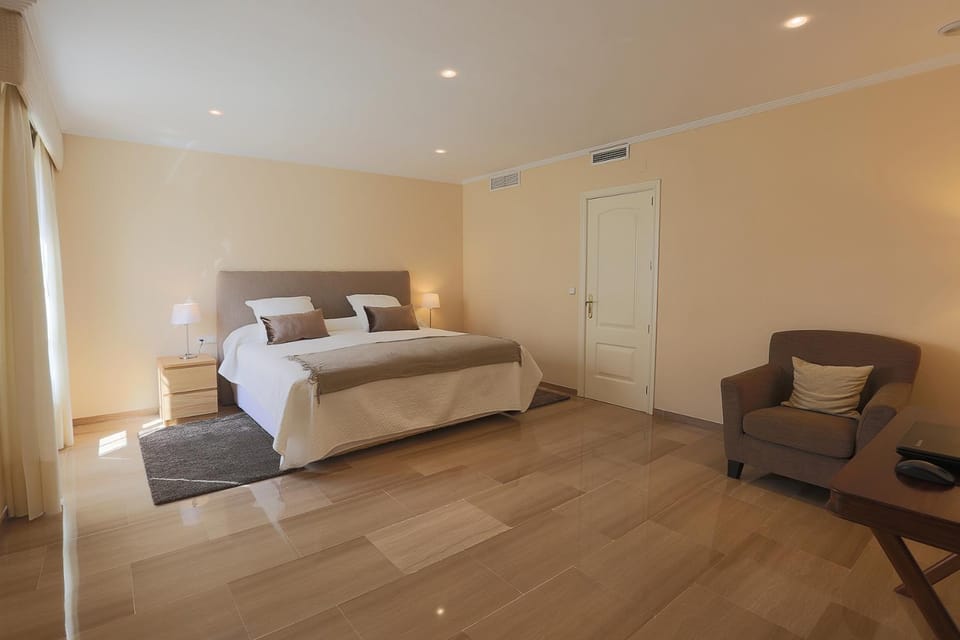 Seating area, Bedroom