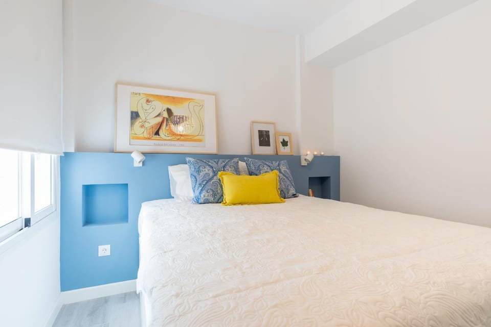 Bed, Photo of the whole room, Bedroom