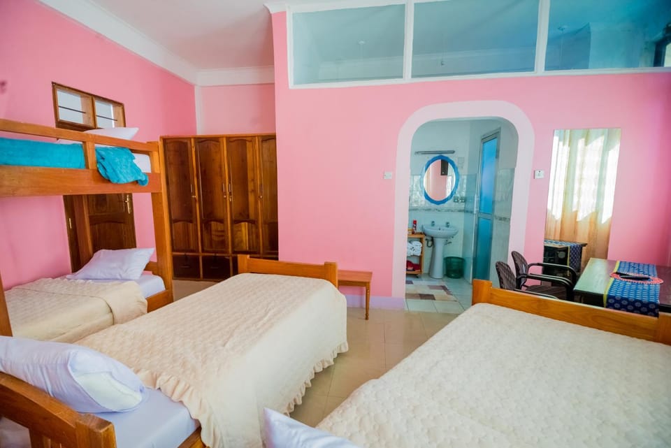 Bedroom, bunk bed