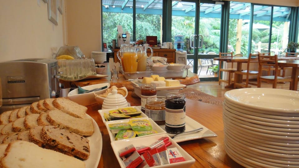 Food and drinks, Continental breakfast