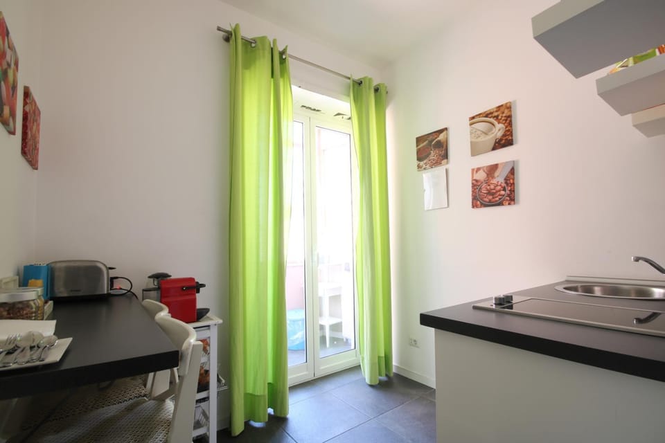 Kitchen or kitchenette, Communal kitchen