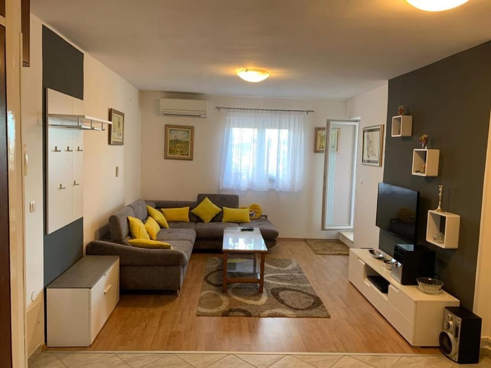 Communal lounge/ TV room, TV and multimedia, Living room, Seating area