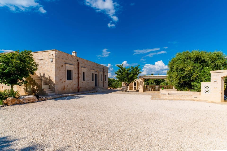 Patio, Facade/entrance
