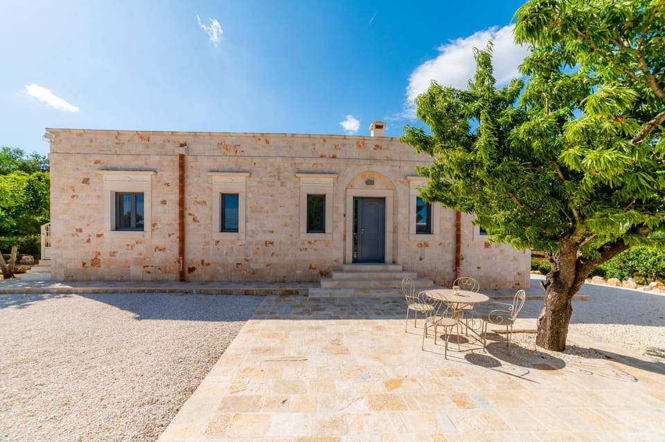 Patio, Facade/entrance