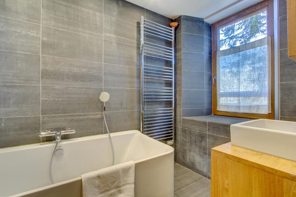 Bathroom, Bath