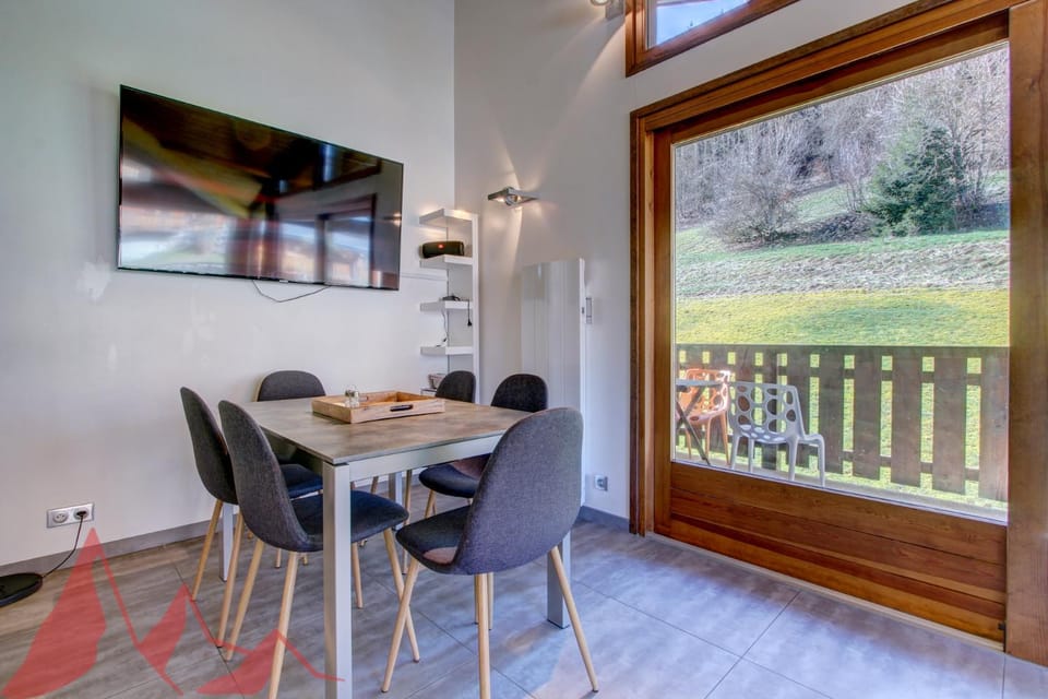TV and multimedia, Dining area