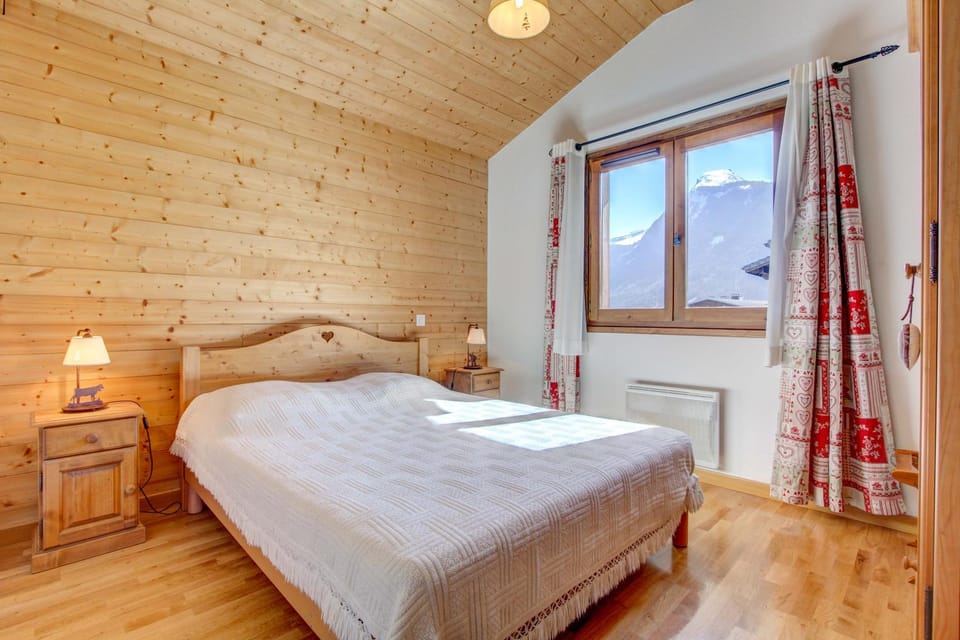 Bed, Photo of the whole room, Bedroom, Mountain view