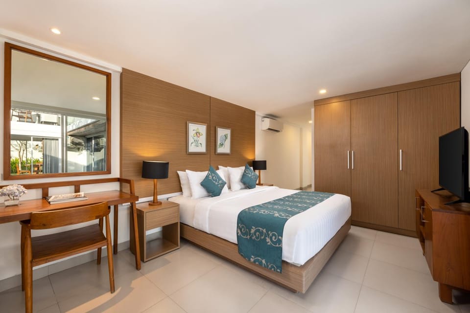 Bed, TV and multimedia, Photo of the whole room, Seating area, Bedroom