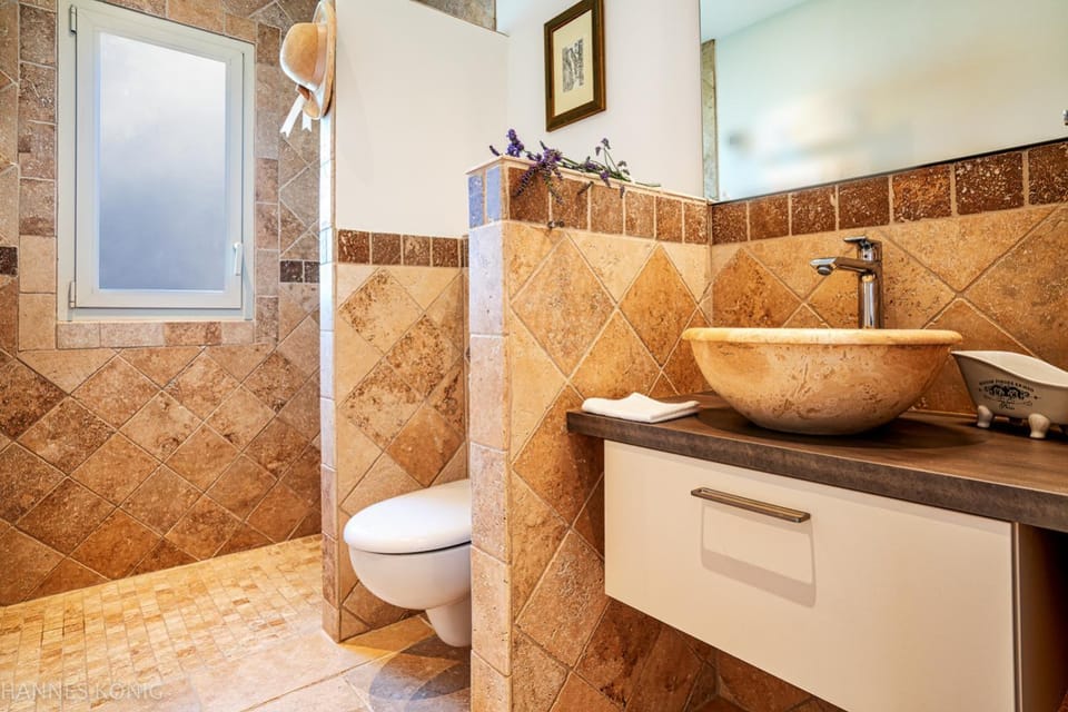 Les Trois Oliviers Bed and Breakfast in Forcalquier