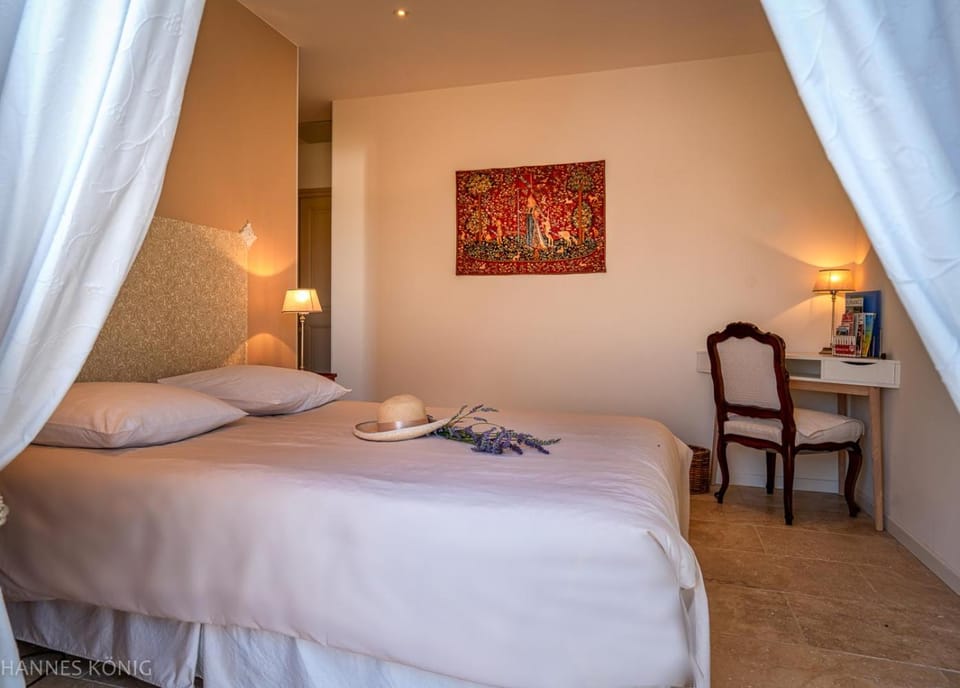 Les Trois Oliviers Bed and Breakfast in Forcalquier