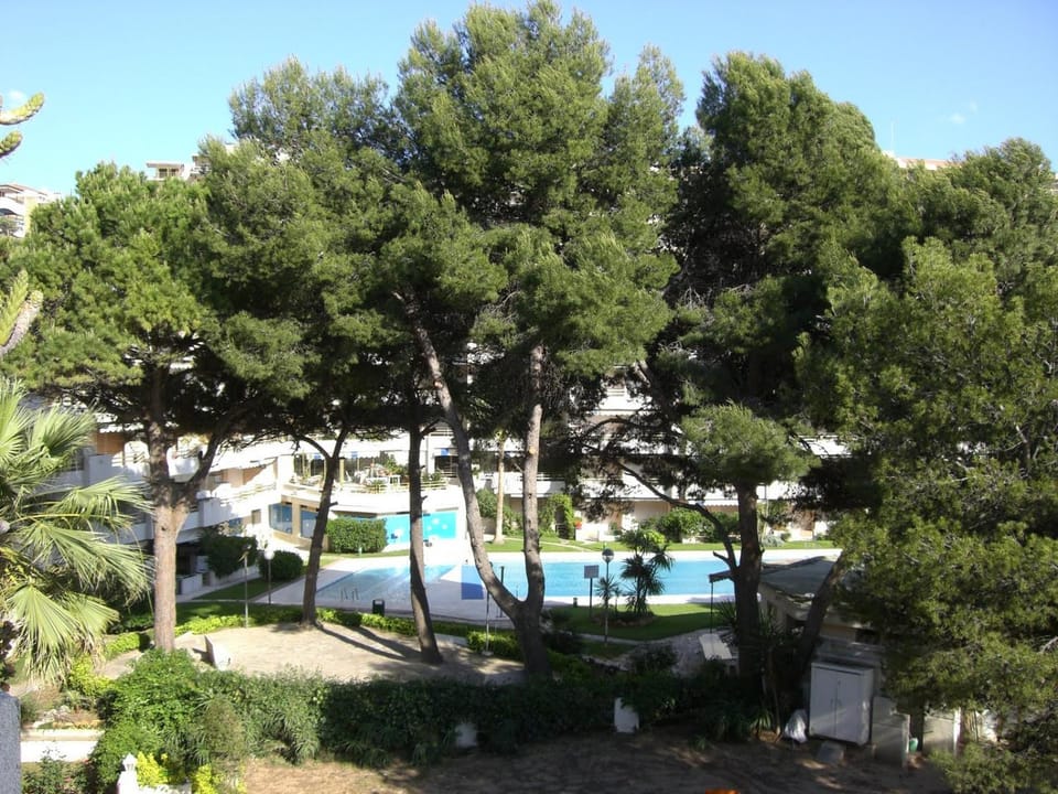 Property building, Restaurant/places to eat, Garden, Swimming pool