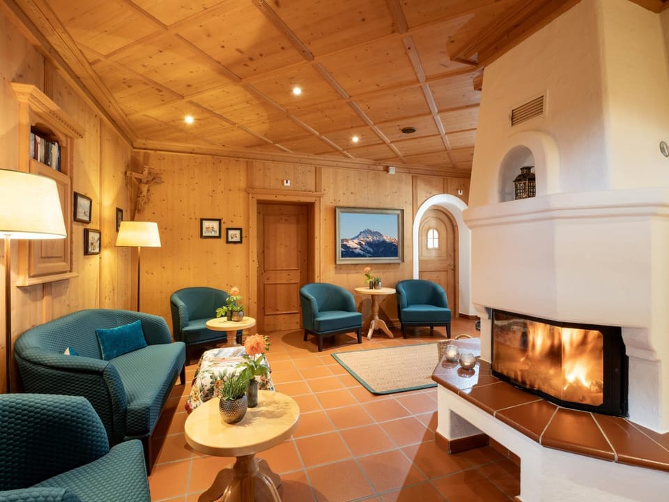 Seating area, flat iron