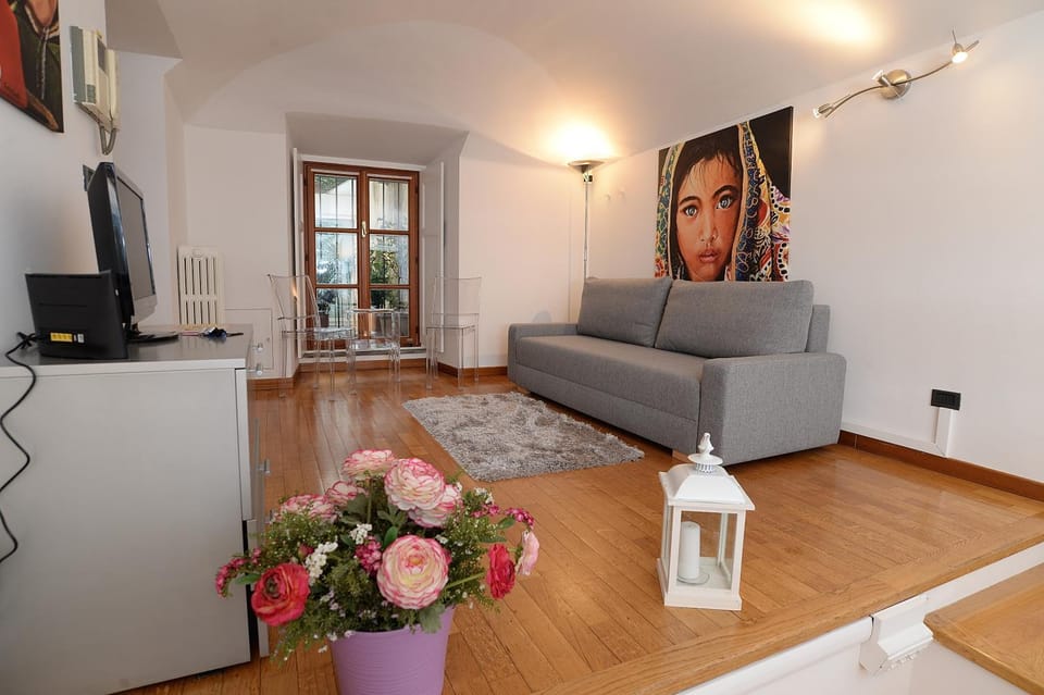 Bed, TV and multimedia, Living room, Seating area, Dining area