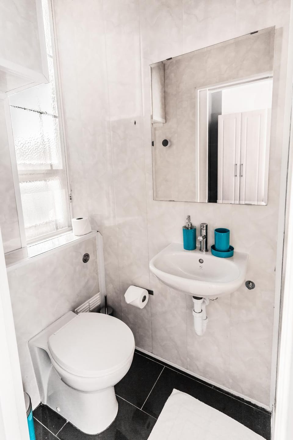 Private en-suite Room @ Liverpool street, Brick Ln Bed and Breakfast in London