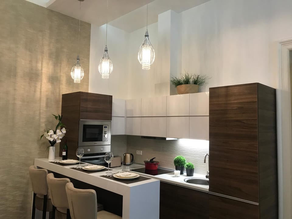 Kitchen or kitchenette, Communal kitchen