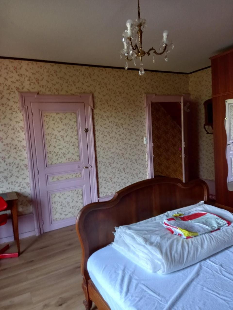 2 chambres d'hôtes privées louées séparément avec communs à partager Bed and Breakfast in Jura