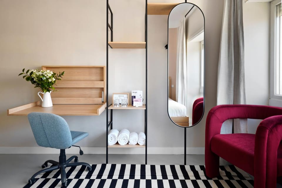 Seating area, Bedroom