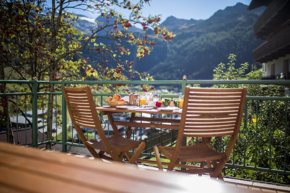 Balcony/Terrace, Mountain view, Breakfast