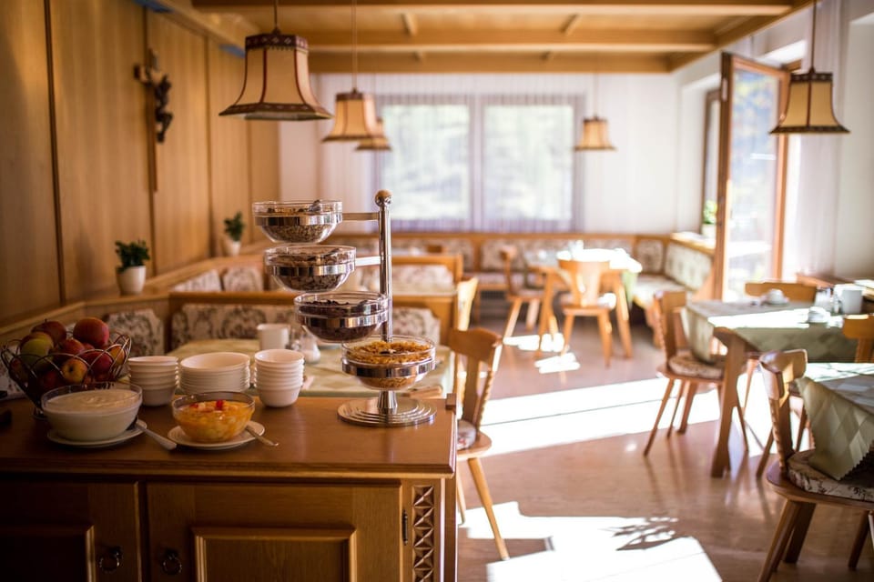 Breakfast, Buffet breakfast