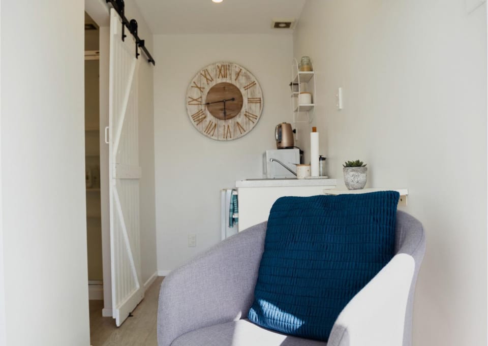 Kitchen or kitchenette, Seating area