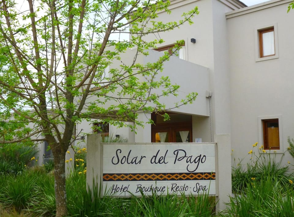 Facade/entrance, Off site, Property logo or sign