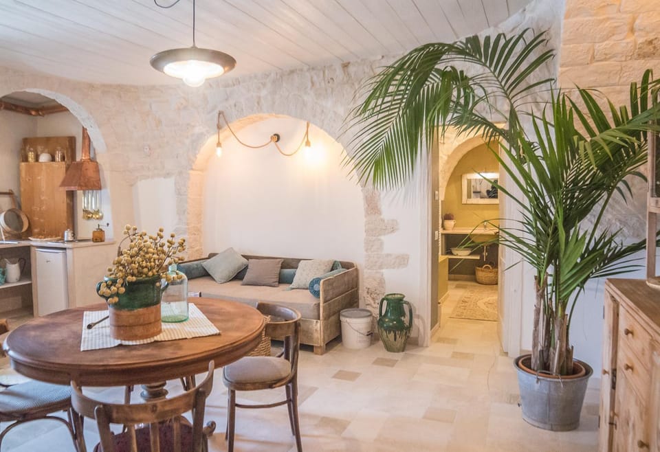 Kitchen or kitchenette, Living room, Photo of the whole room, Decorative detail