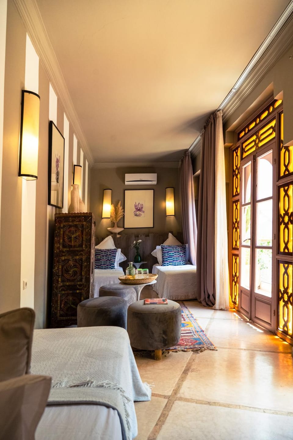 Bed, Living room, Photo of the whole room, Seating area, Bedroom