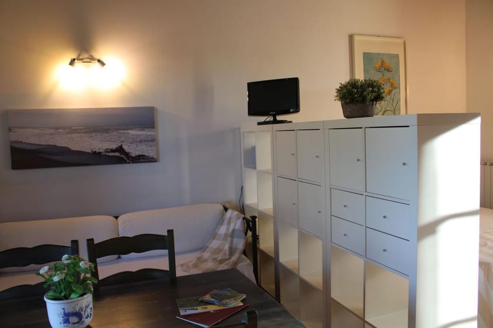 TV and multimedia, Seating area, wardrobe