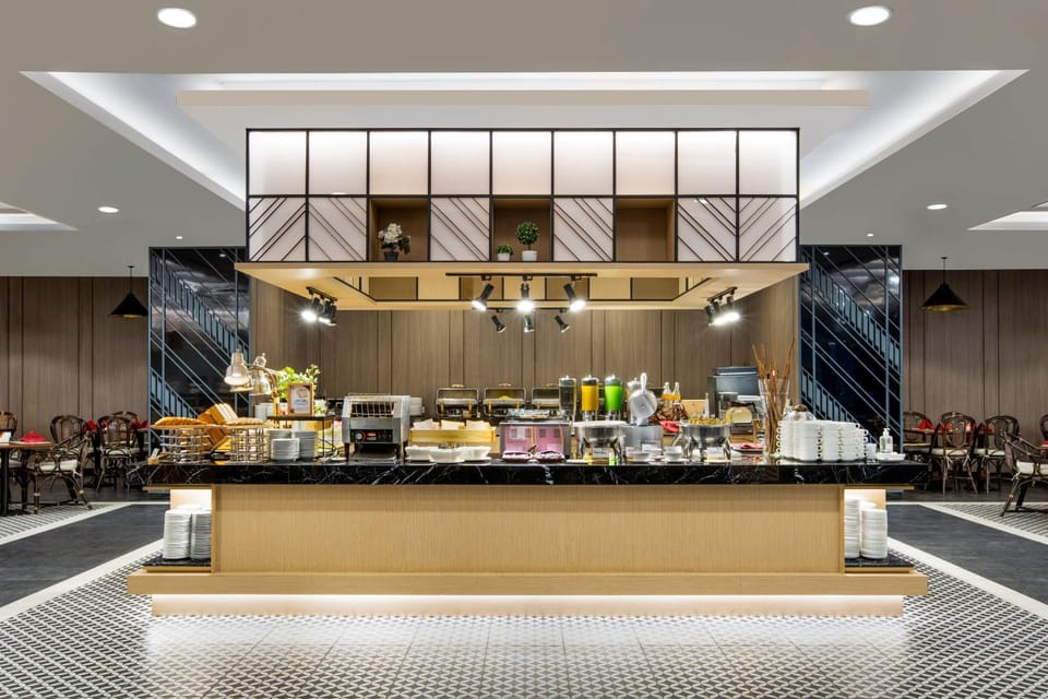 Property building, Restaurant/places to eat, Breakfast