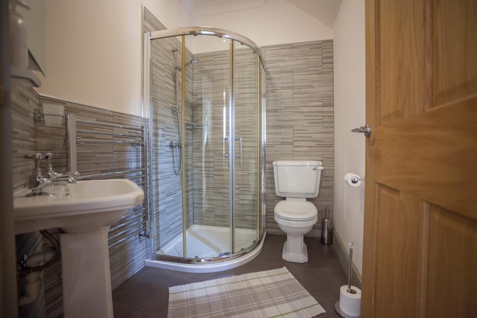 Ludlow - Linnet House - Well Presented Townhouse With Parking - Perfect Location For Exploring On Foot, Sleeps Up To 8 Guests - Hosted by RENTMYHOUSE Apartment in Ludlow