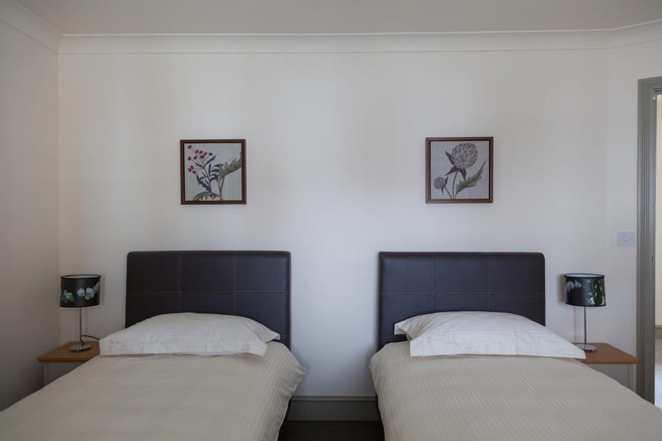 Ludlow - Linnet House - Well Presented Townhouse With Parking - Perfect Location For Exploring On Foot, Sleeps Up To 8 Guests - Hosted by RENTMYHOUSE Apartment in Ludlow