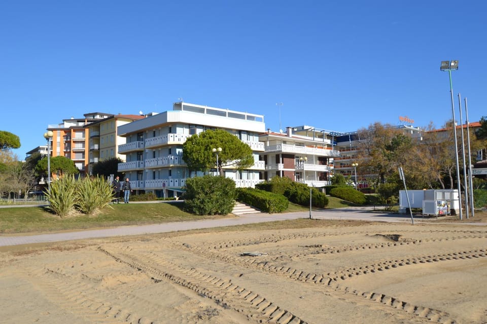 Property building, Facade/entrance, Neighbourhood