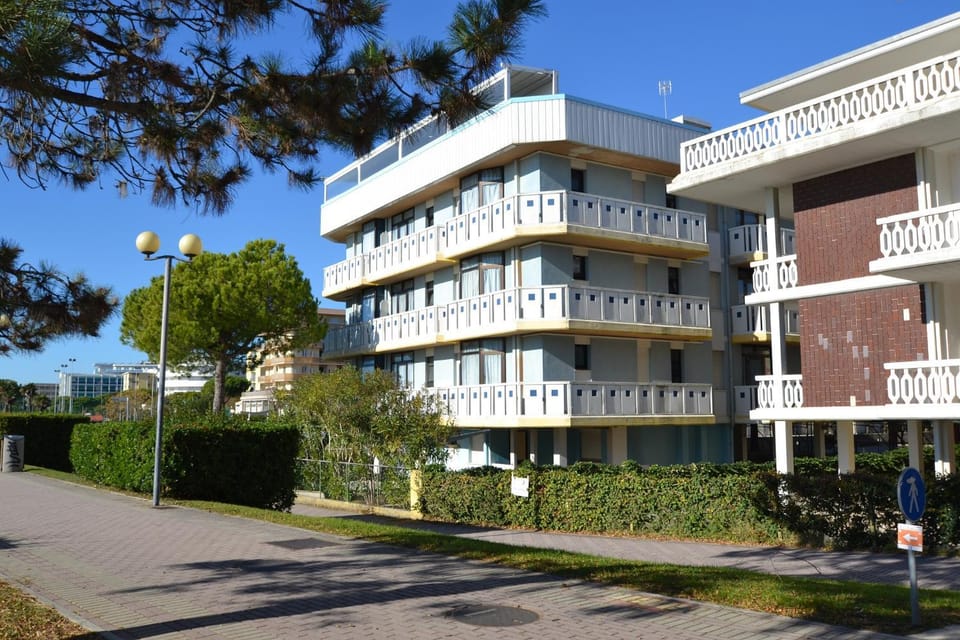 Property building, Facade/entrance, Neighbourhood