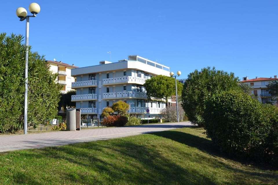 Property building, Facade/entrance, Neighbourhood