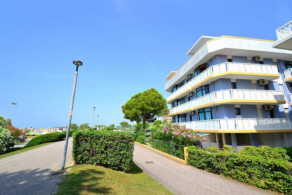 Property building, Facade/entrance, Neighbourhood